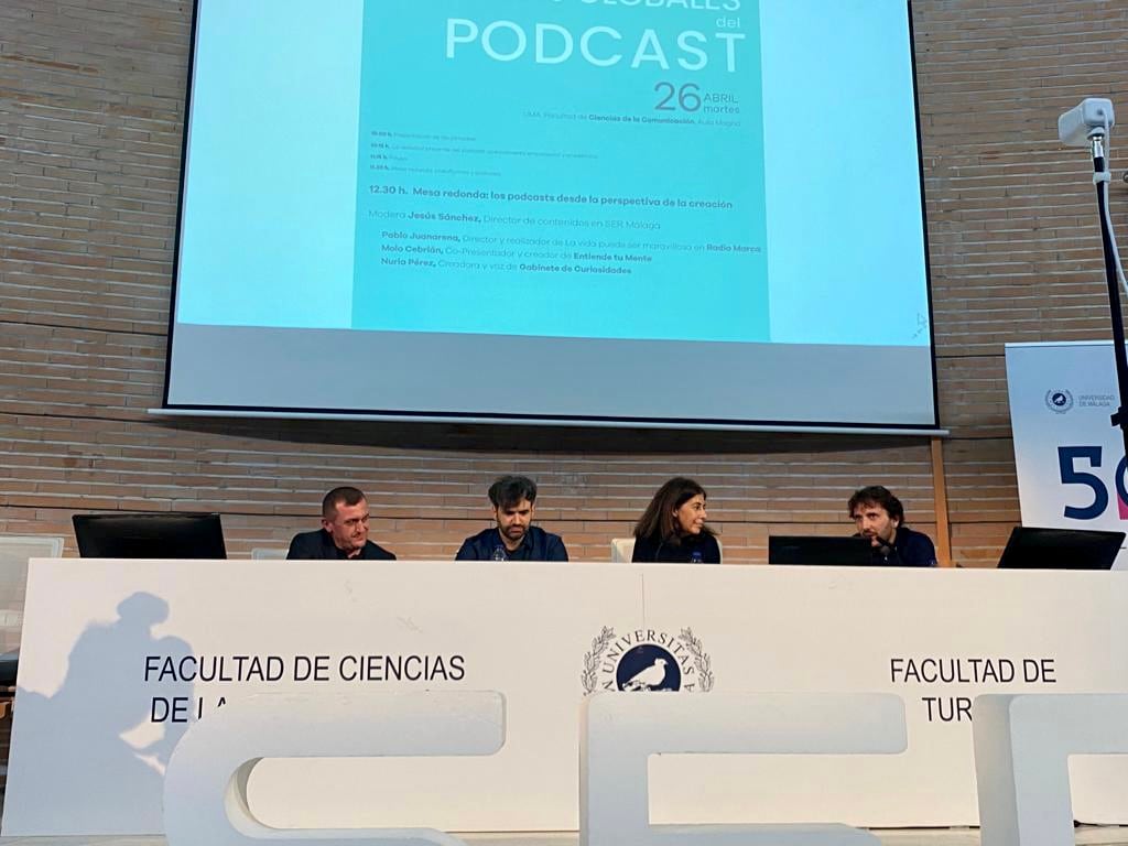 La mesa debate con los creadores que han participado en la jornada celebrada en la UMA