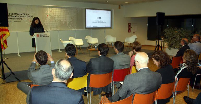 La consellera delegada d'ACCIÓ, Núria Betriu, durant la inauguració de la 22a Setmana de la Internacionalització a la Llotja de Lleida