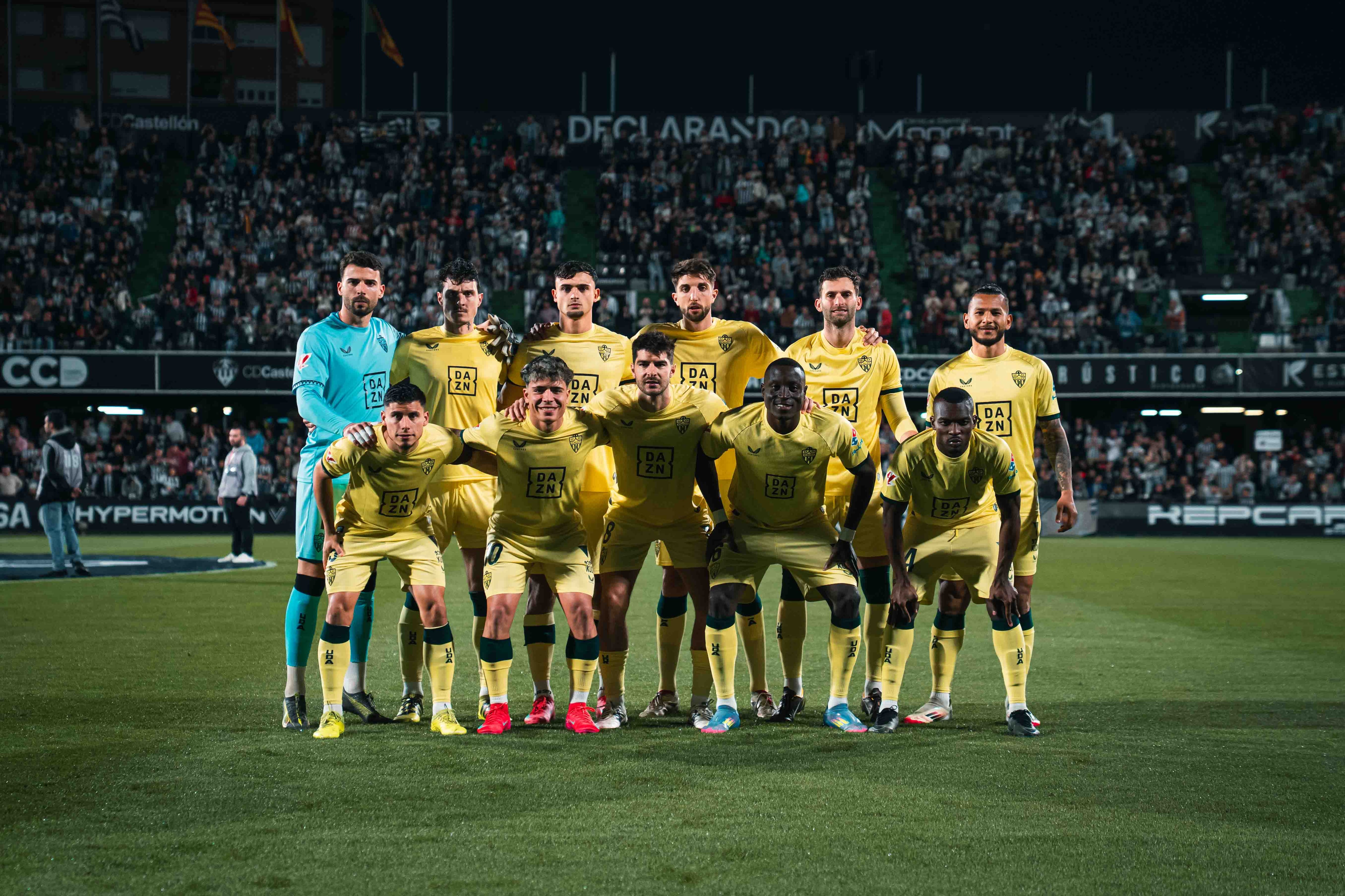 Titular en el once del Almería en Castellón.