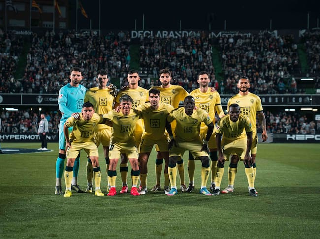 Titular en el once del Almería en Castellón.