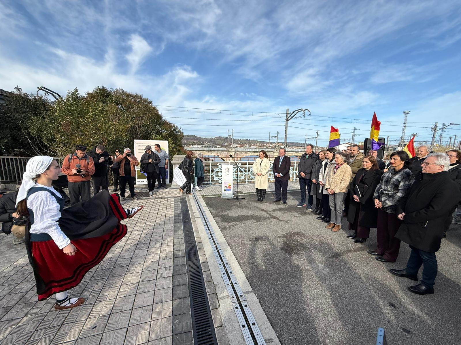 Ceremonia de reconocimiento del puente Avenida de Irun como Lugar de Memoria Democrática