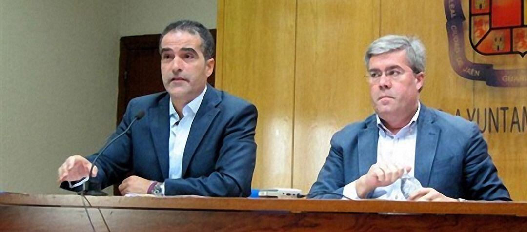 Juan José Jódar y José Enrique Fernández de Moya en una rueda de prensa.