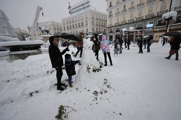 Muñeco de nieve en plena Puerta del Sol.