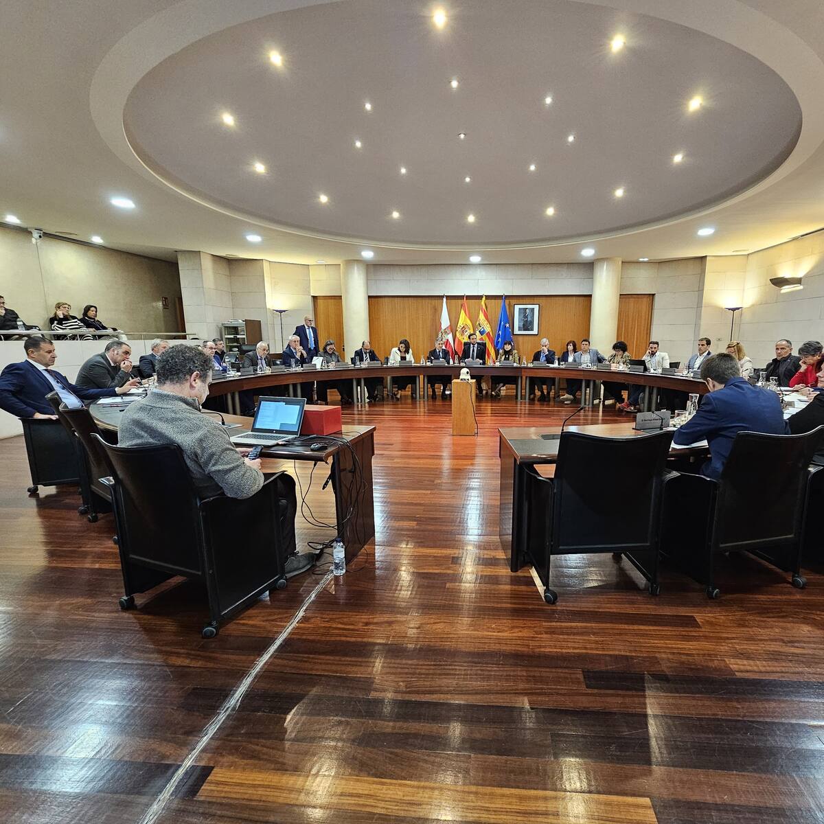 La DPH aprueba los 110 millones de euros de su presupuesto de 2025 en un bronco pleno