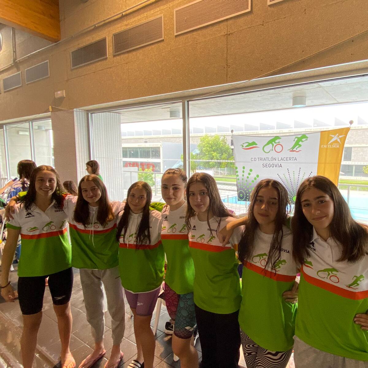 El equipo de natación de Triatlón Lacerta, entre los 6 mejores de Castilla y León