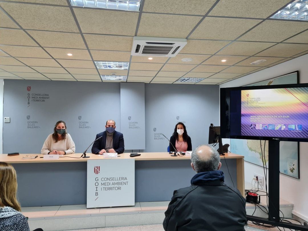 El conseller de Medio Ambiente y Territorio, Miquel Mir, durante la rueda de prensa. CAIB
 