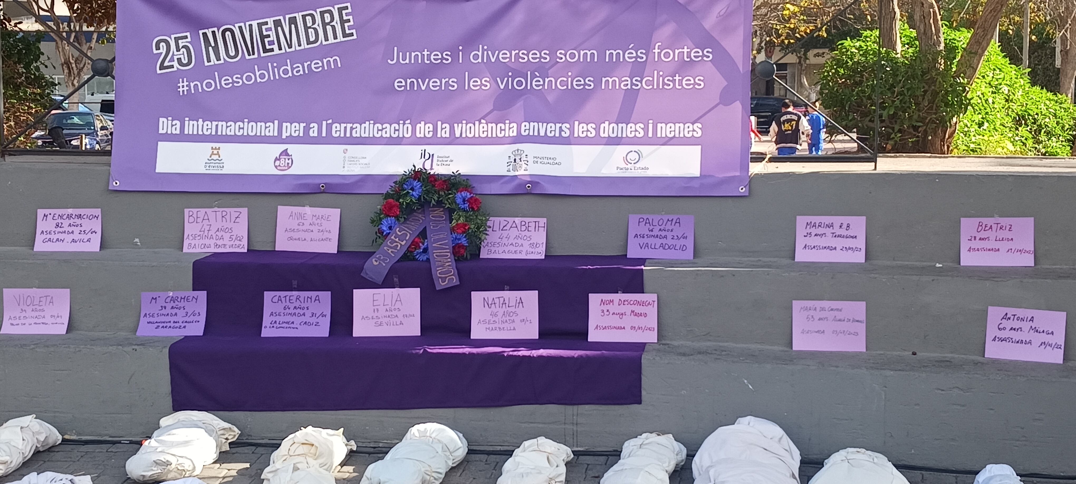 Homenaje a las mujeres asesinadas este año en España