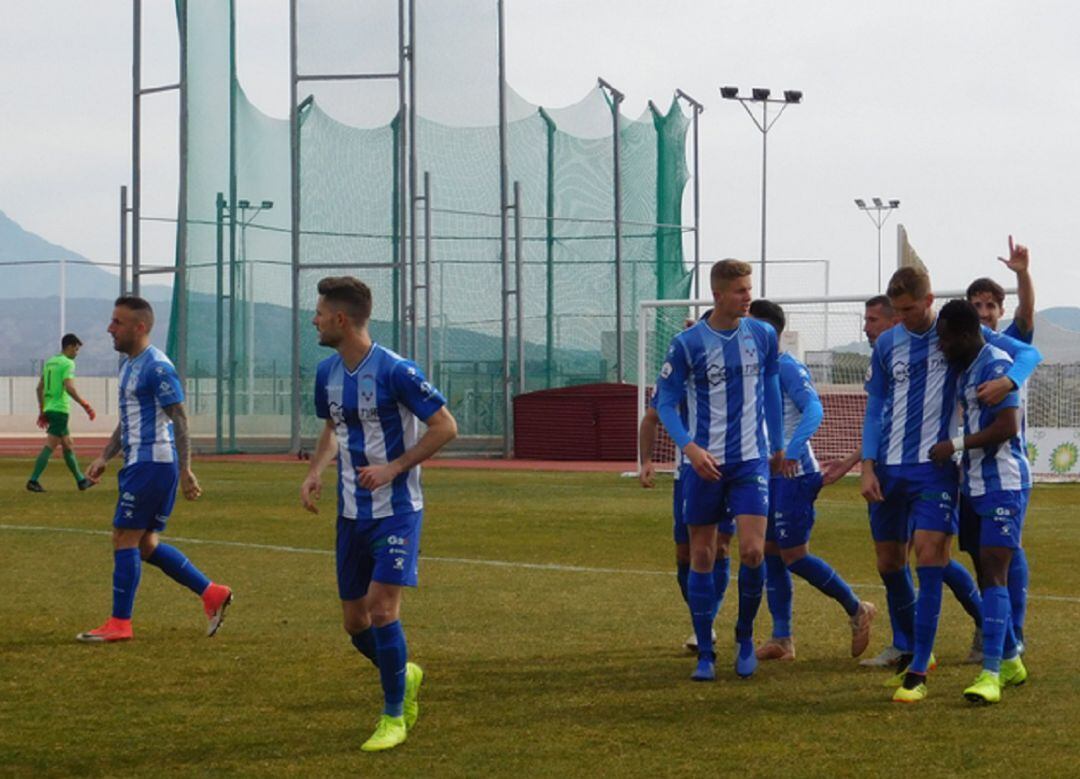 El equipo celebrando un gol durante la temporada