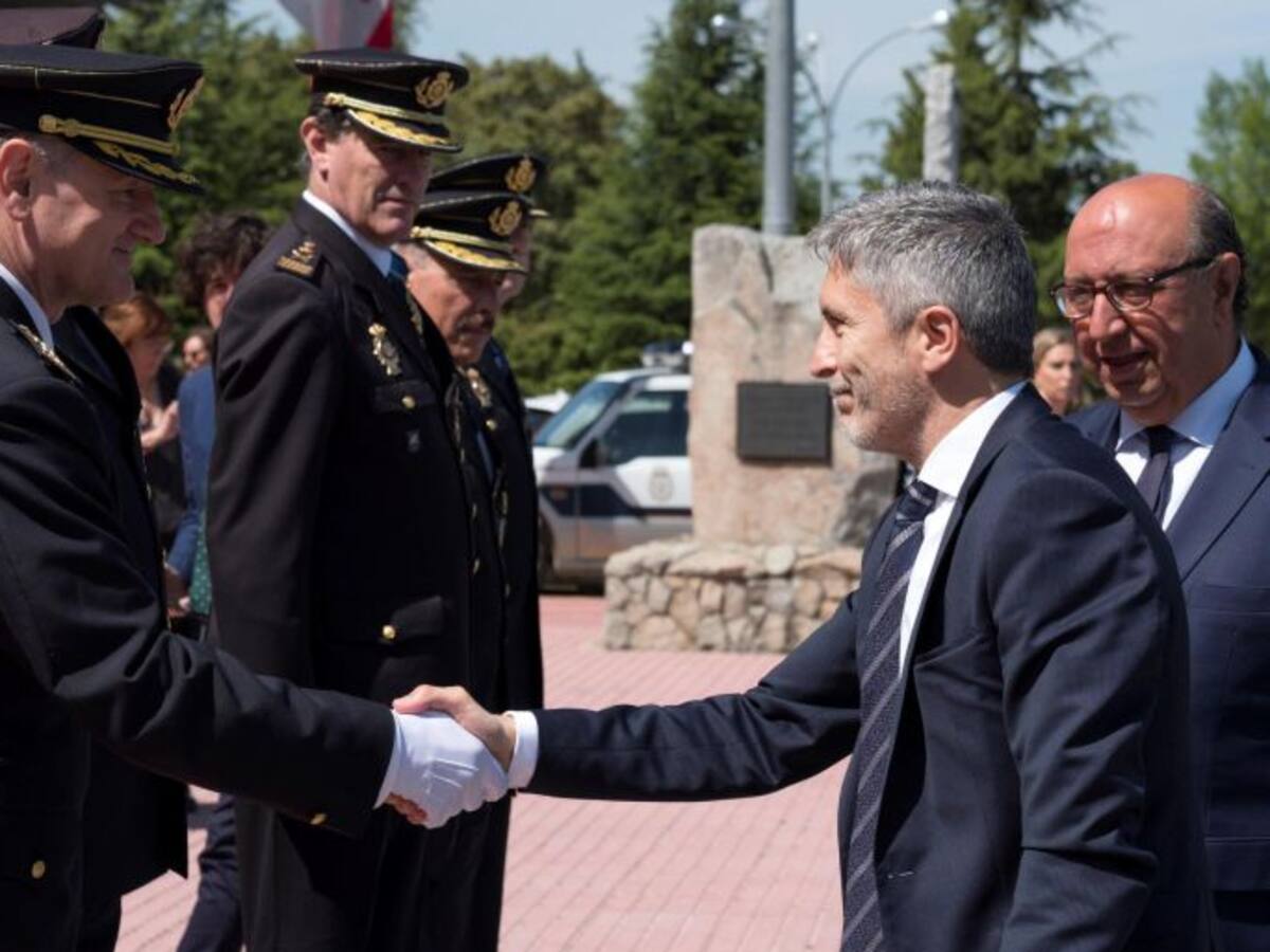 Los colectivos policiales apoyan la retirada de las concertinas y piden frenar las devoluciones en caliente