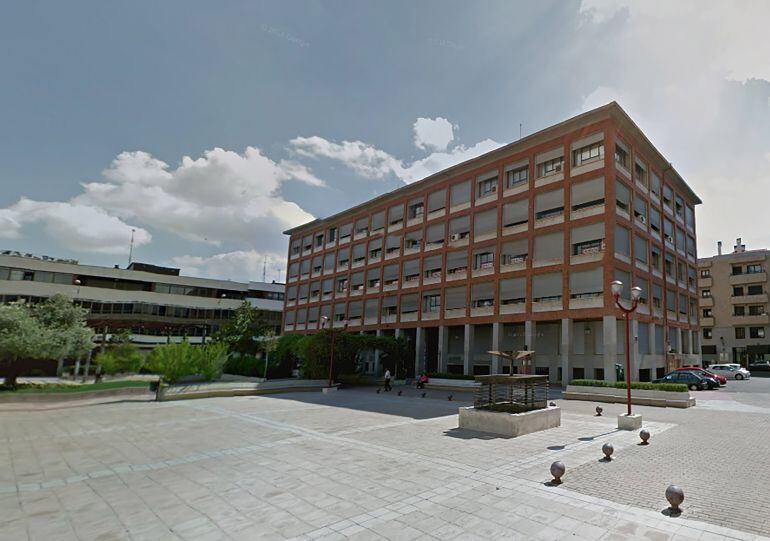 Foto del edificio de la AISS en el que se ubica el juzgado en el que se celebrarán las vistas previas por la explosión de gas de Gaspar Arroyo.