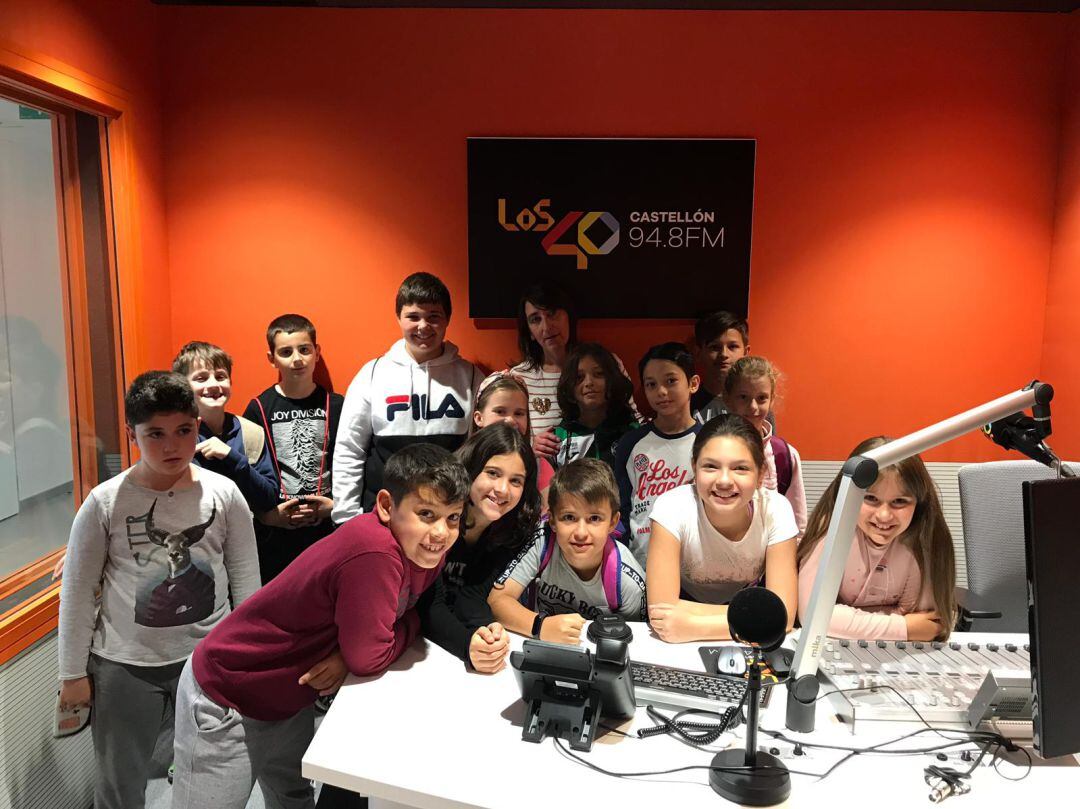 L'alumnat de 4ª de primària del CEIP Blasco Ibáñez han recorregut els estudis de Radio Castellón