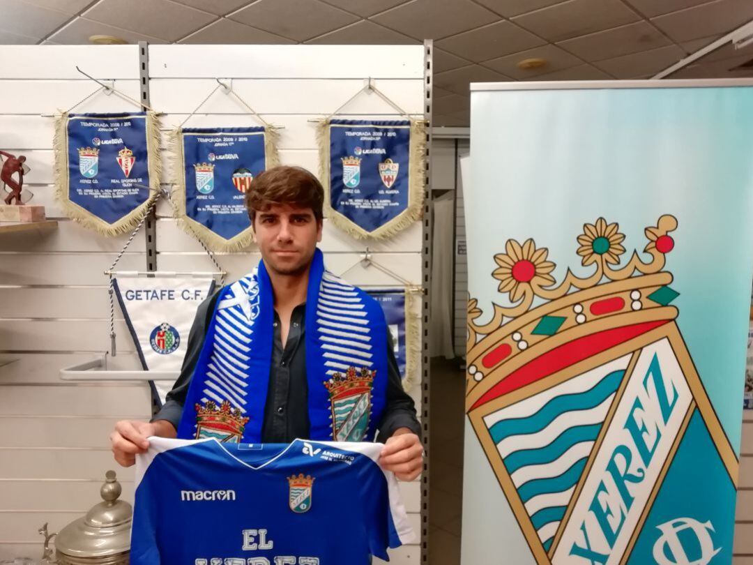 Manu Lebrón el día de su presentación en el Xerez CD