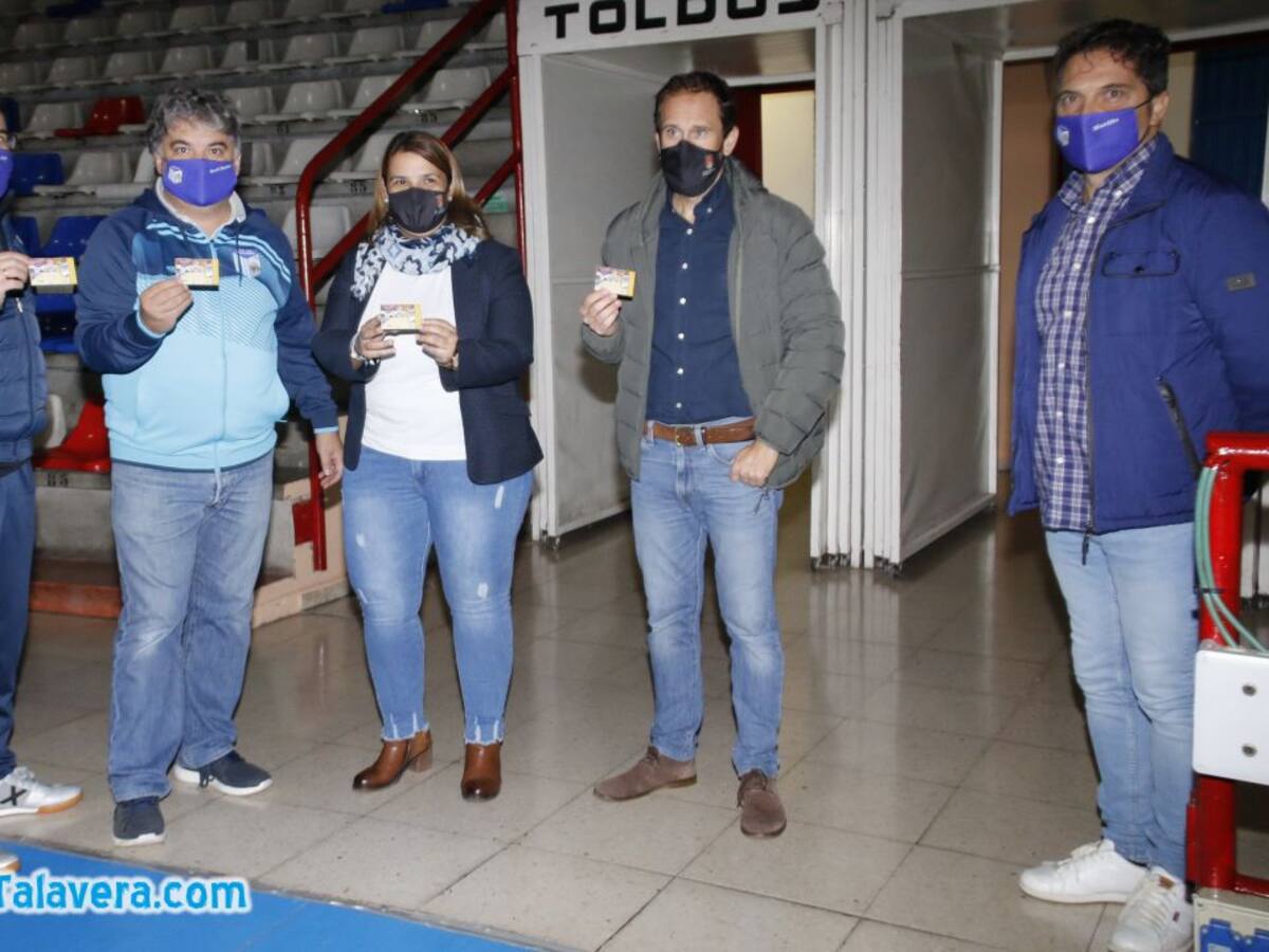La alcaldesa muestra su apoyo al Soliss FS Talavera