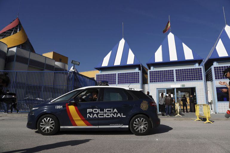  Fachada de las instalaciones del Centro de Internamiento de Extranjeros (CIE) de Aluche donde hoy los Miembros de la Comisión de Interior del Congreso visitan tras el motín protagonizado por medio centenar de internos el pasado día 18 de octubre. EFE Ser