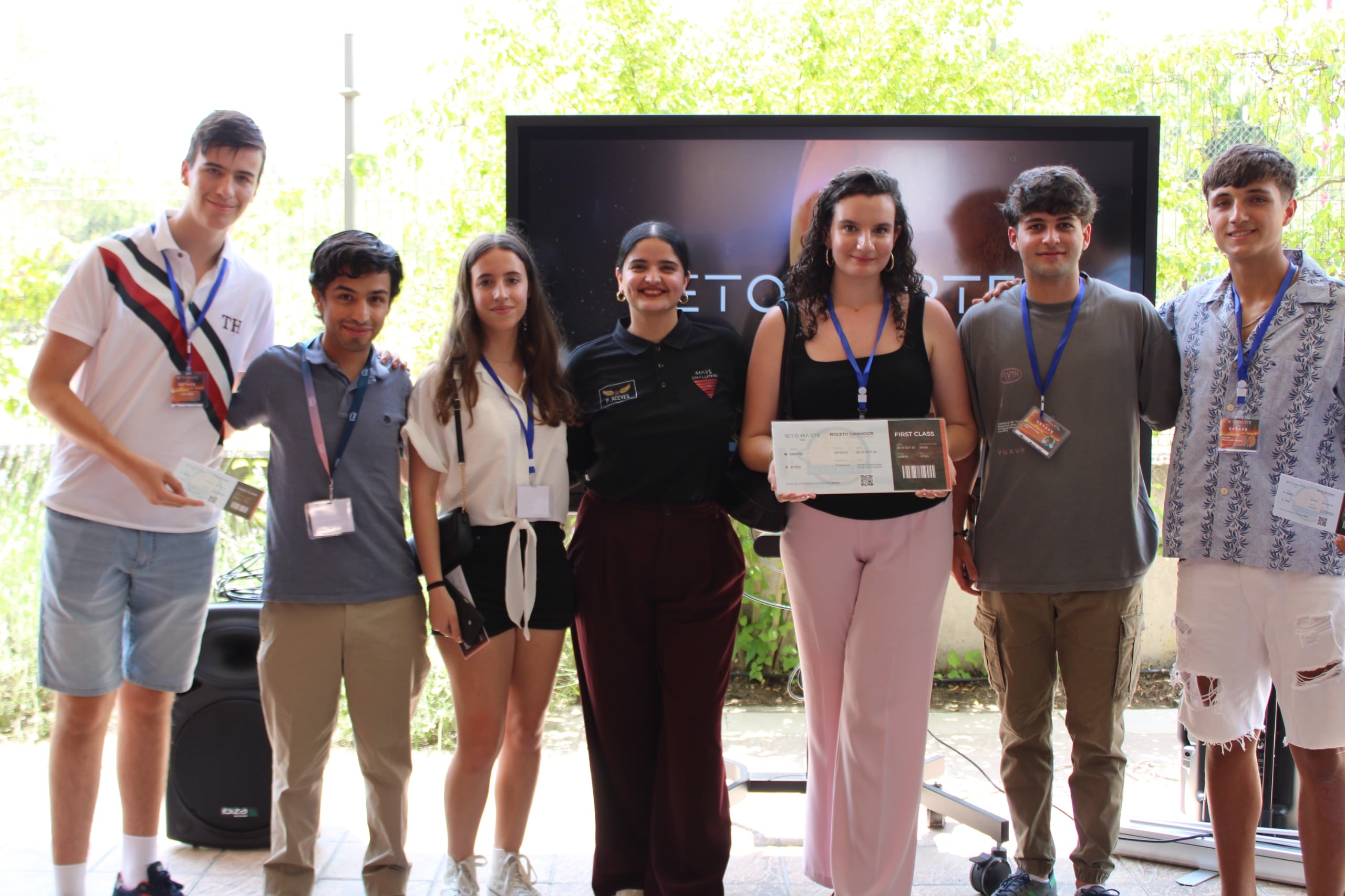 Los ganadores son alumnos de 4º de la ESO de los IES Laguna de Joatzel e IES Menéndez Pelayo; 1º de Bachillerato del IES José Hierro; 2º de Bachillerato del IES Altair; 1º de Administración de Empresa de la UC3M; y 2º de Ingeniería de la UC3M.