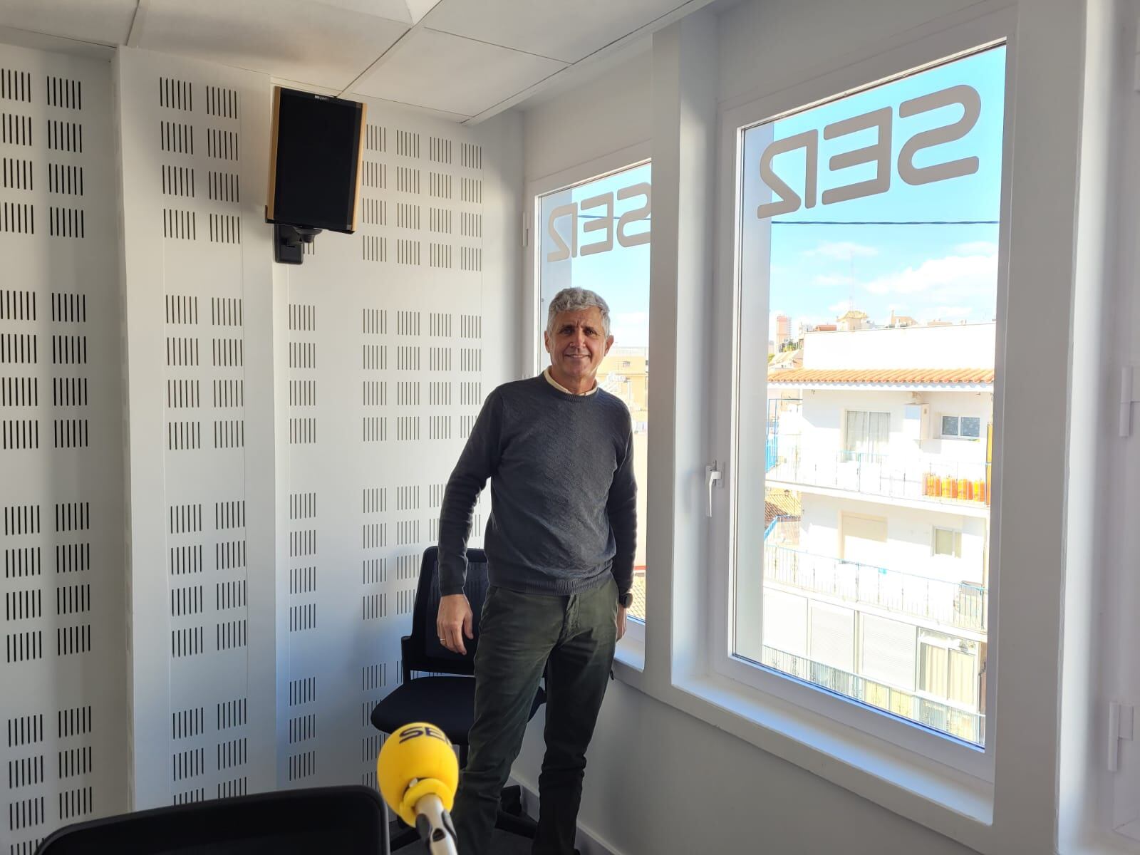 El portavoz de Ciudadanos, Juan Balastegui, en los estudios de Radio Benidorm