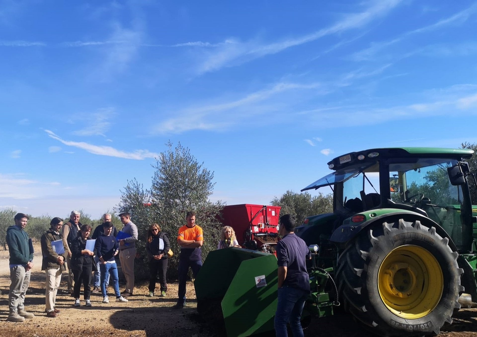 Una jornada demostrativa organizada por el centro Ifapa