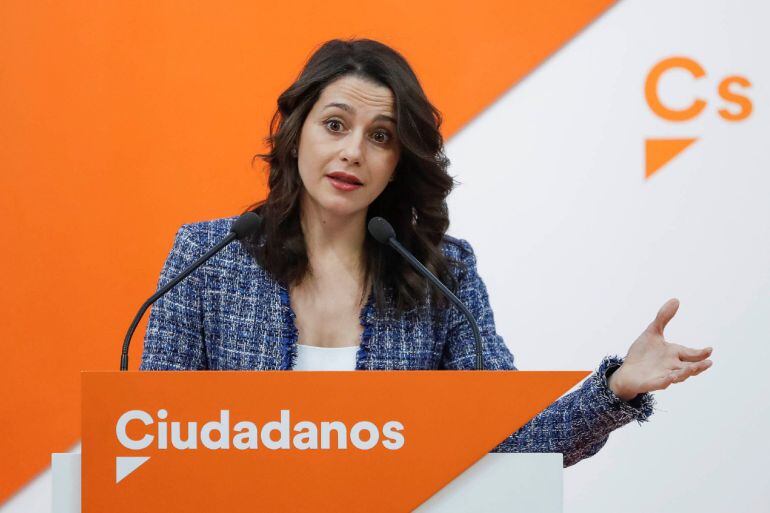 La portavoz de Ciudadanos, Inés Arrimadas, durante una rueda de prensa tras la reunión del Comité Ejecutivo de la formación naranja