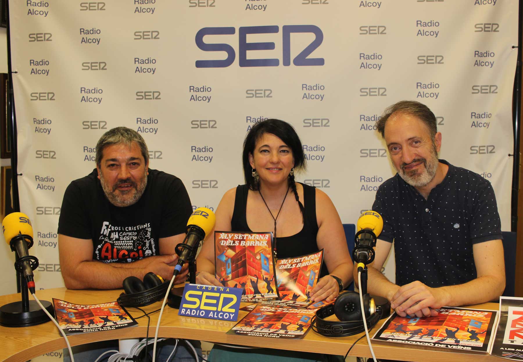 David Delhom, Aurora Cedrón i Julián Camarasa, en l'estudi central de Radio Alcoy