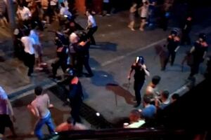 Fotograma de la càrrega policial extret d'una gravació de videoaficionat