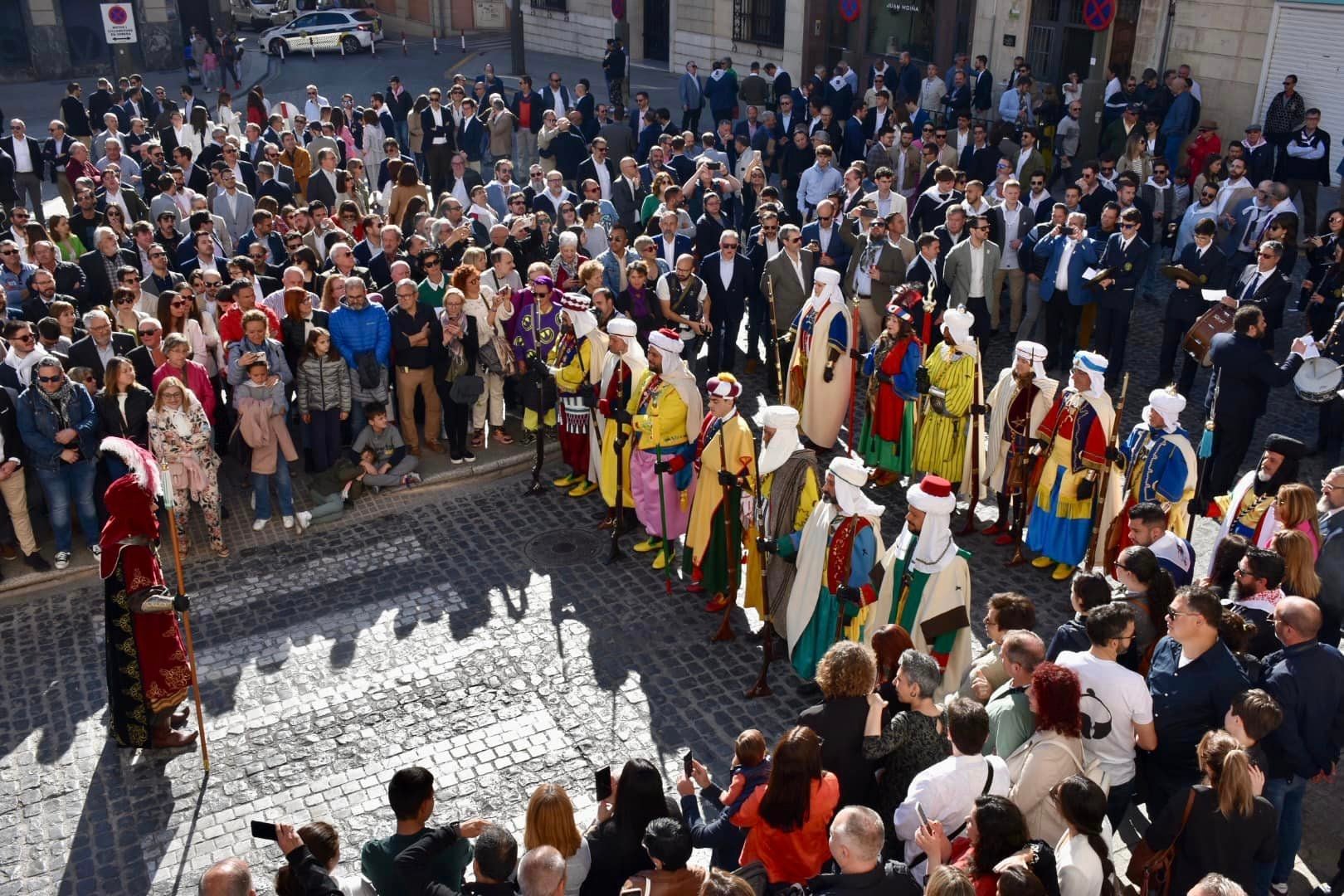 El bando moro arrancando desde la plaza de España.