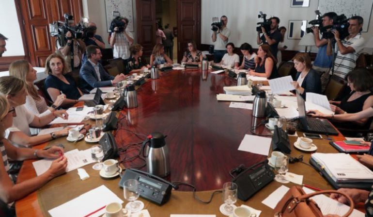 Miembros de diferentes partidos durante la reunión de la subcomisión del Congreso que tiene como finalidad articular un pacto de Estado en materia de violencia de género, donde se tiene previsto aprobar el informe final