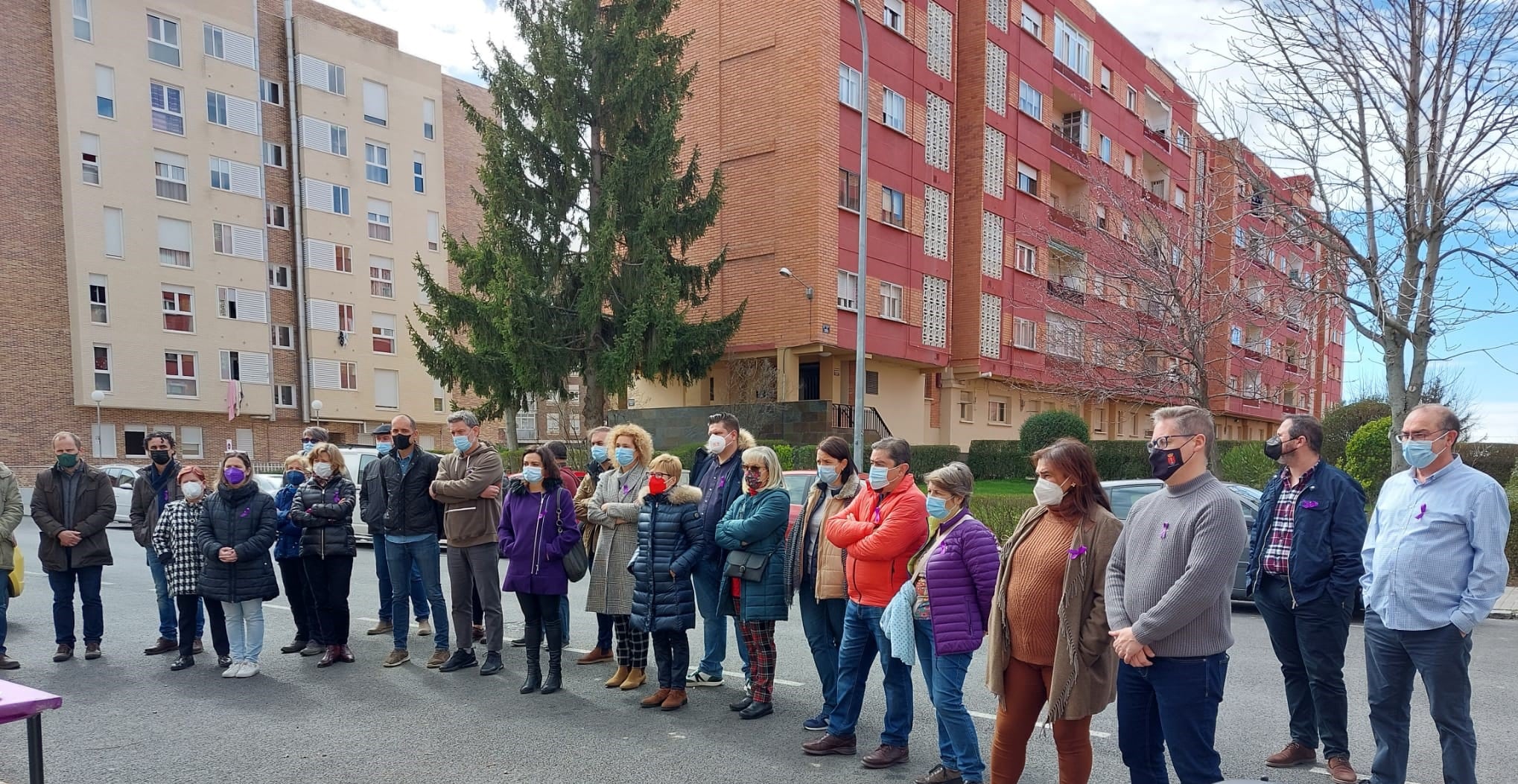 Asistentes al acto de este sábado 13 de marzo frente a la sede del PSOE en Segovia capital