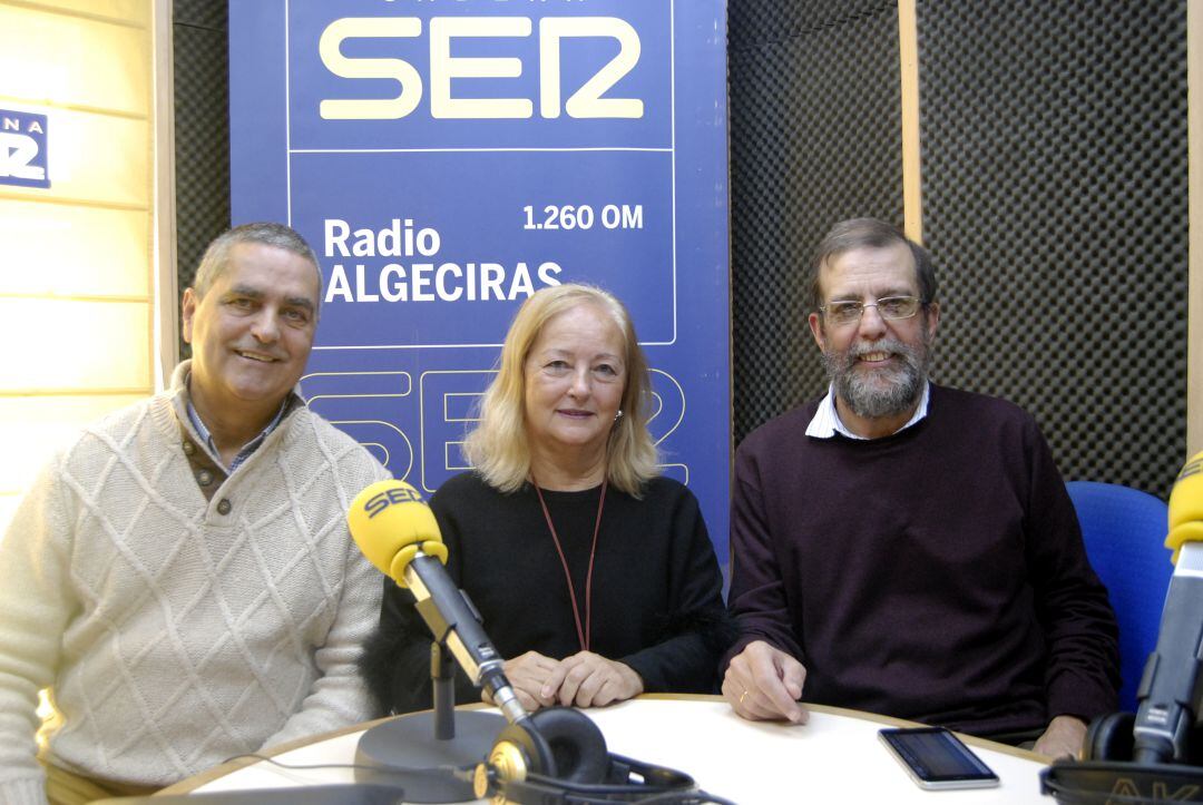 Juan Barreno, Paula Jaén y Carlos Villanueva en los estudios de Radio Algeciras.