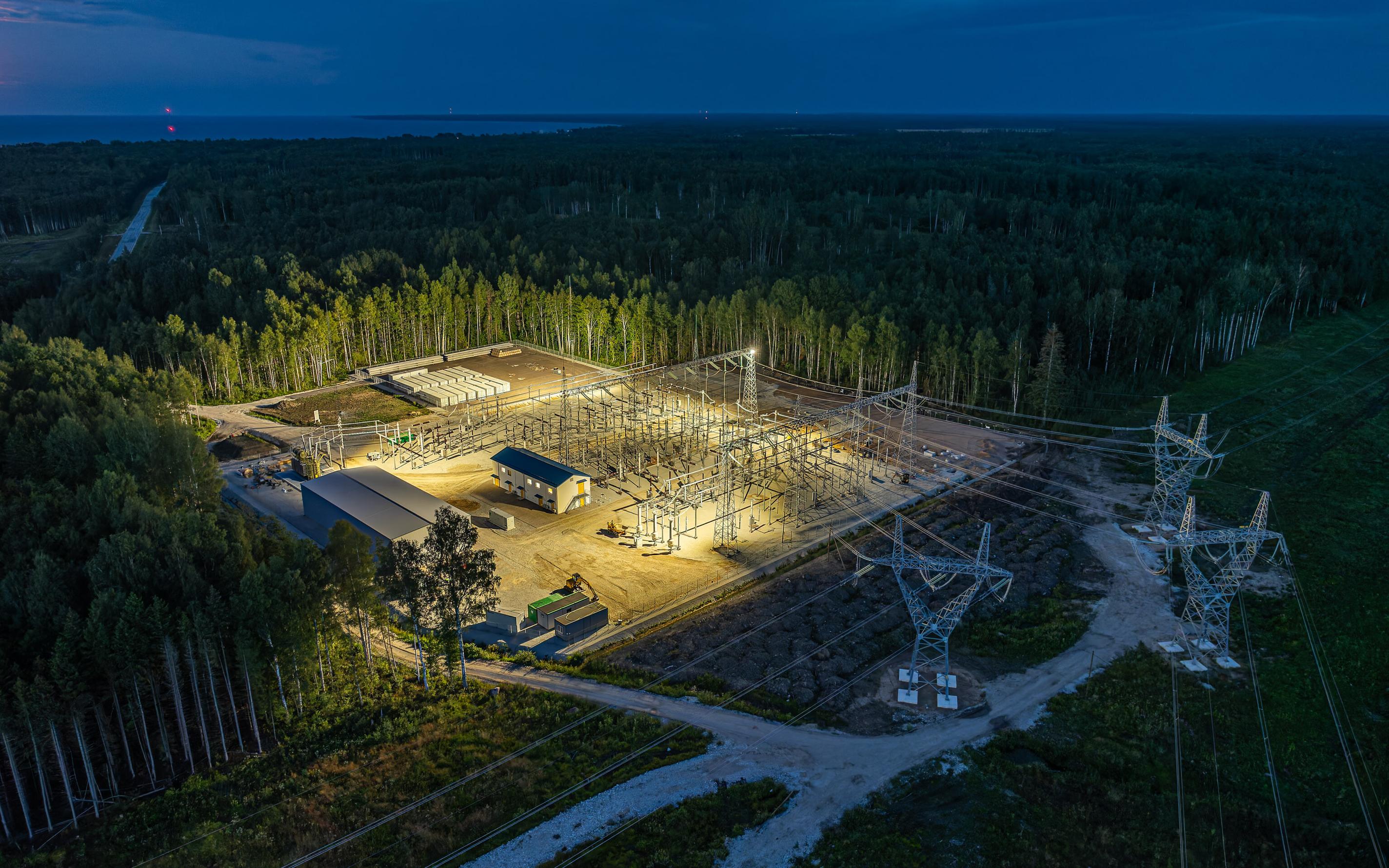 Planta de distribución eléctrica de Mustvee, Estonia, que se utilizará para enlazar a este país con la red eléctrica europea