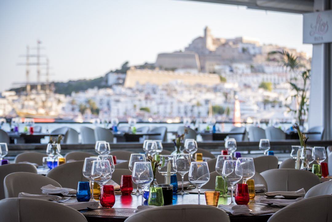 Imagen de archivo de una terraza de Ibiza