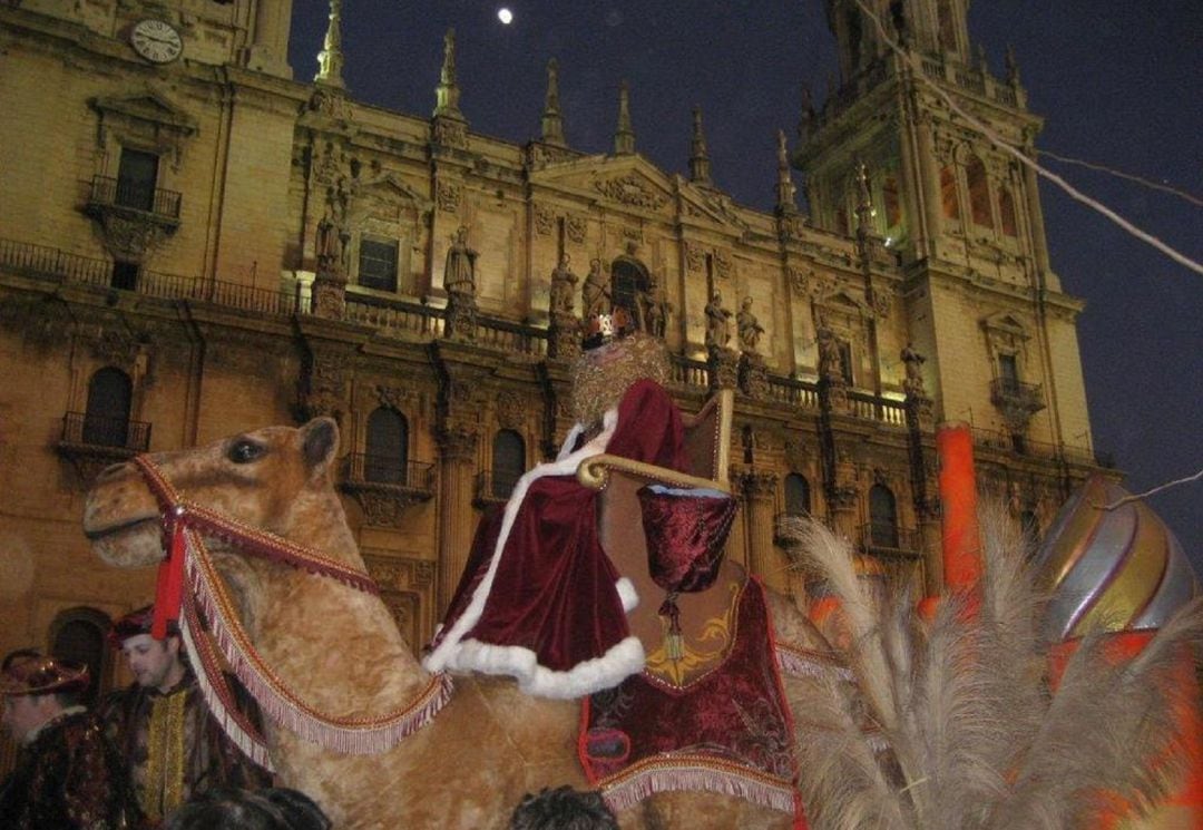 Imagen de archivo de una cabalgata de Reyes Magos en Jaén.