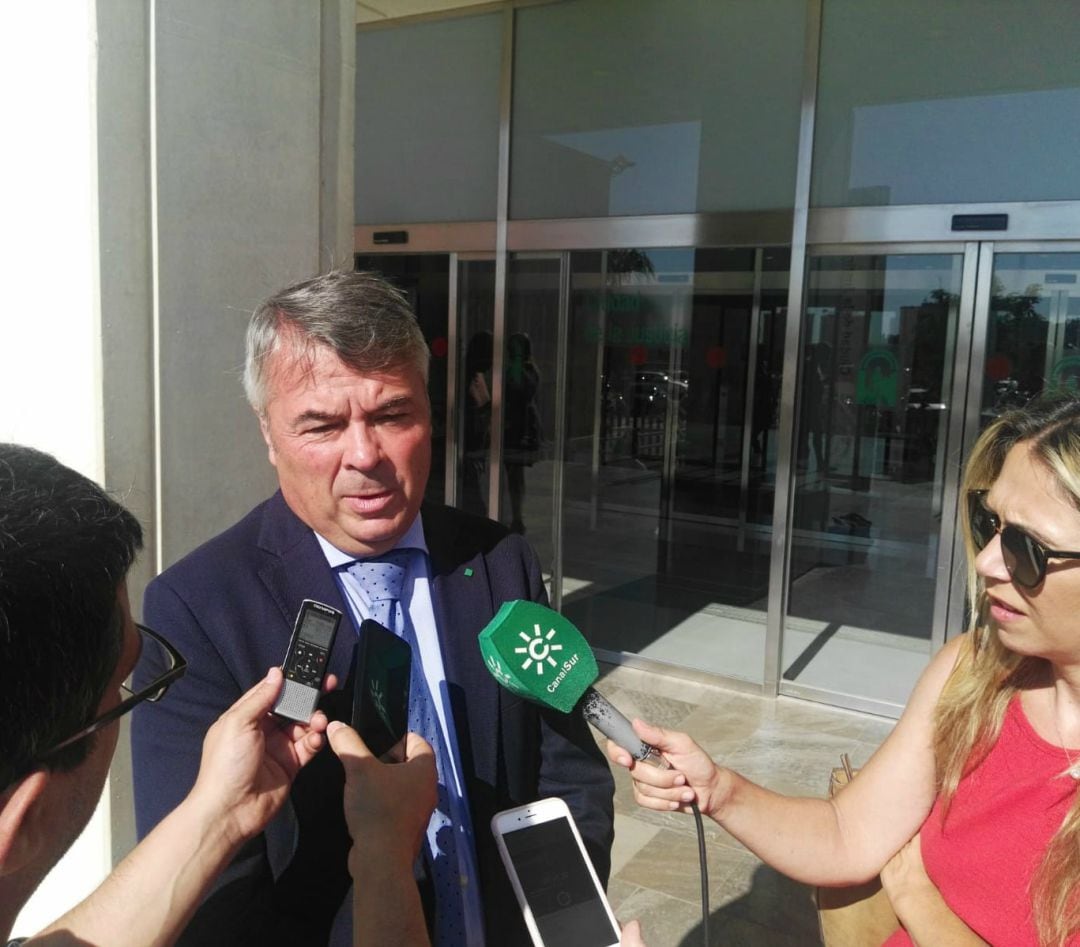 El abogado Agustín Martínez representa al entrenador malagueño