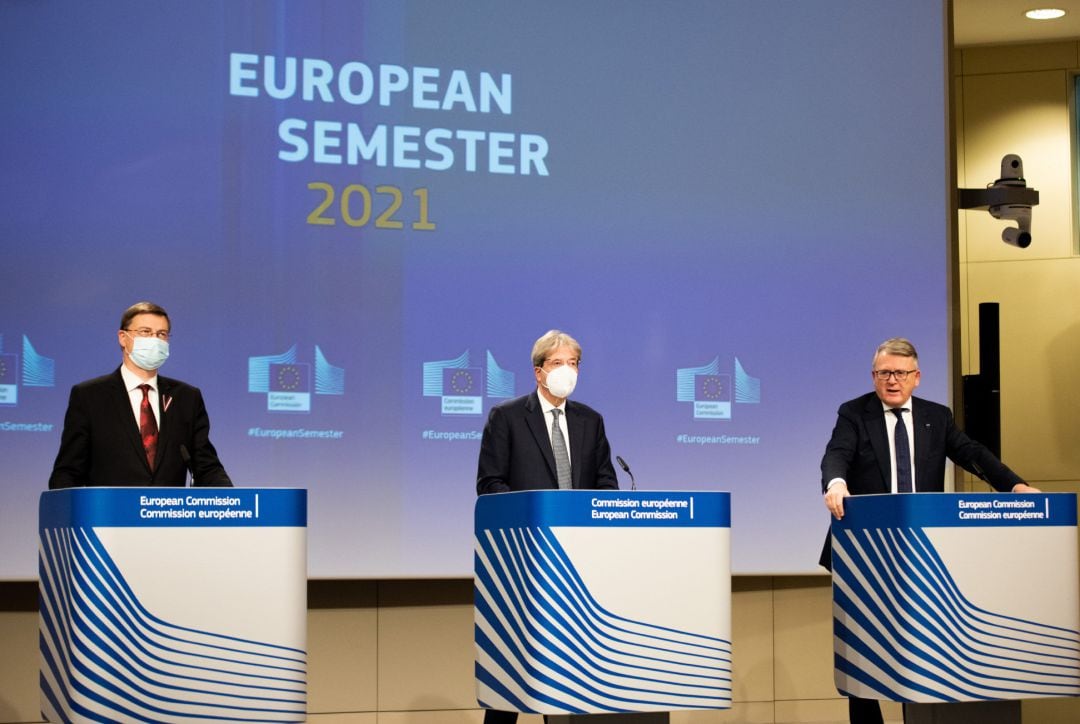 Rueda de prensa de tres comisarios europeos en la sede de la Comisión en Bruselas.