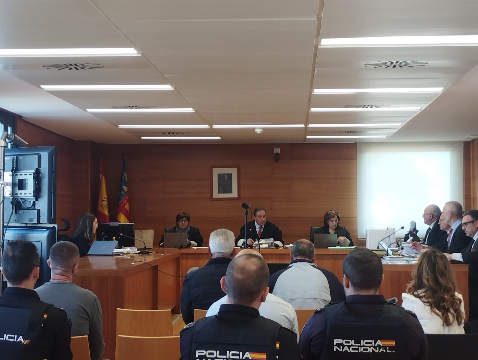 Juicio en la Audiencia Provincial contra cinco hombres acusados de participar en la descarga de 101 fardos de hachís el 29 de julio de 2021 en el puerto de Vinaròs.