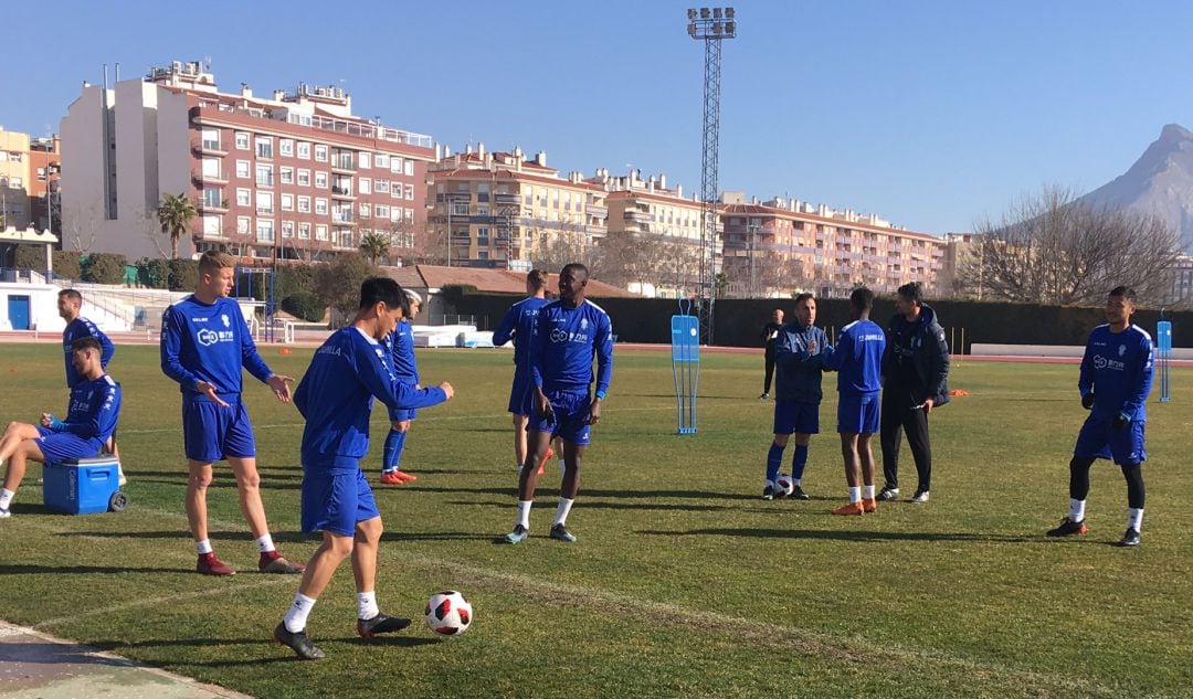 El equipo en un entrenamiento de preparación antes del encuentro