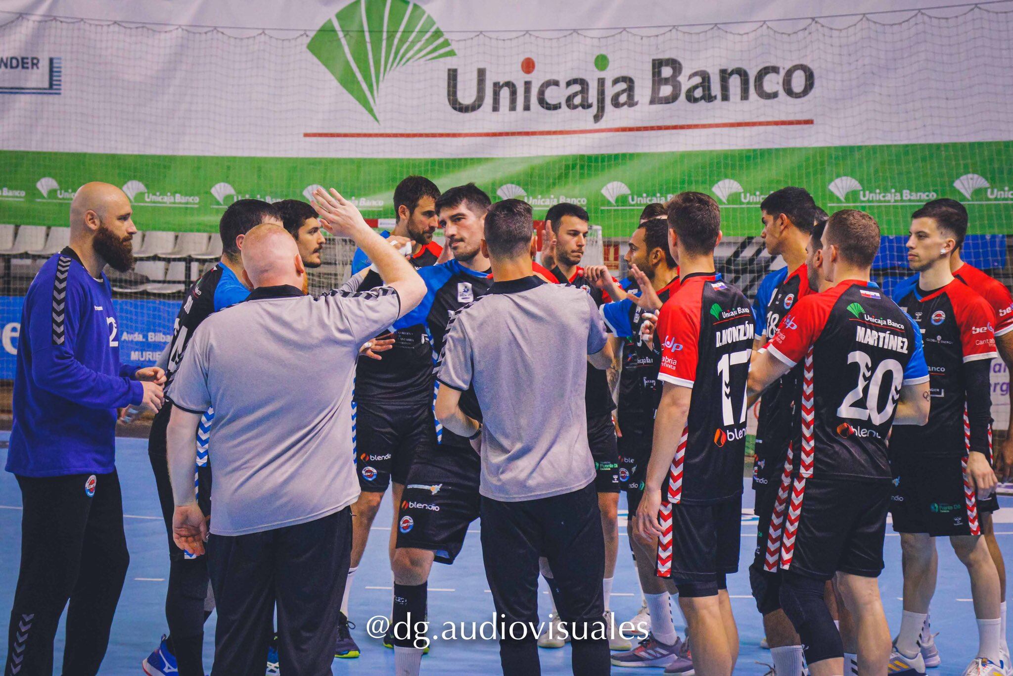 El Unicaja Banco Sinfín ha logrado eludir el descenso directo de ASOBAL