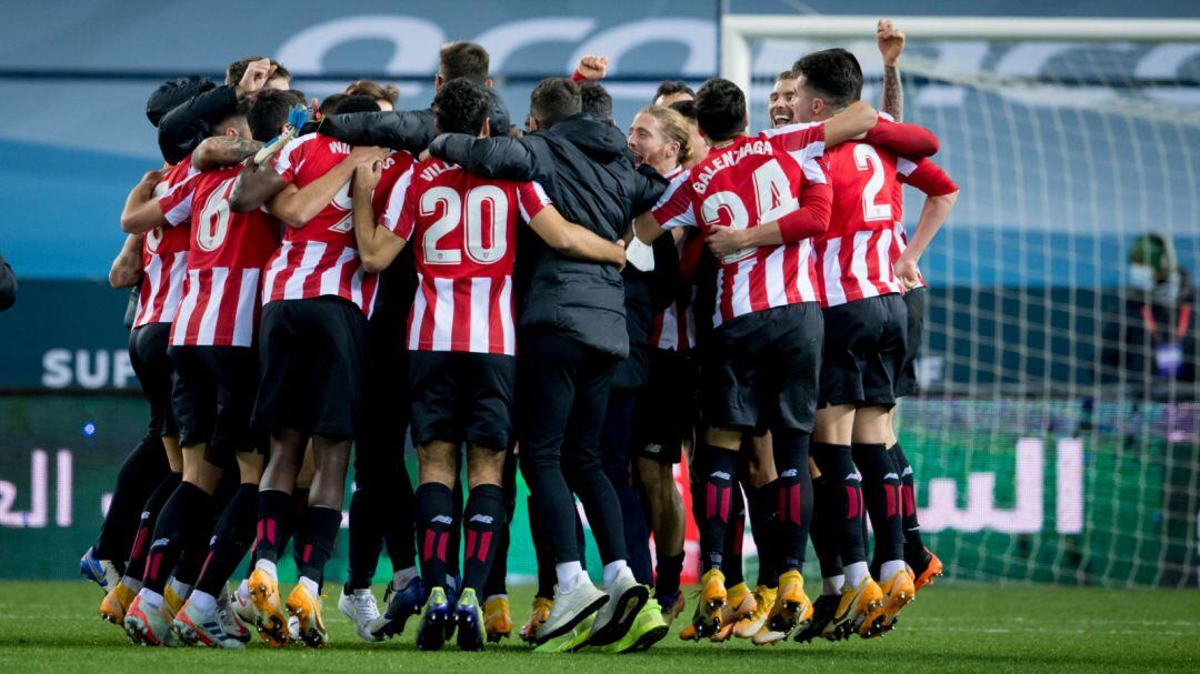 Jugadores del Athletic celebran el pase a la final de la Supercopa