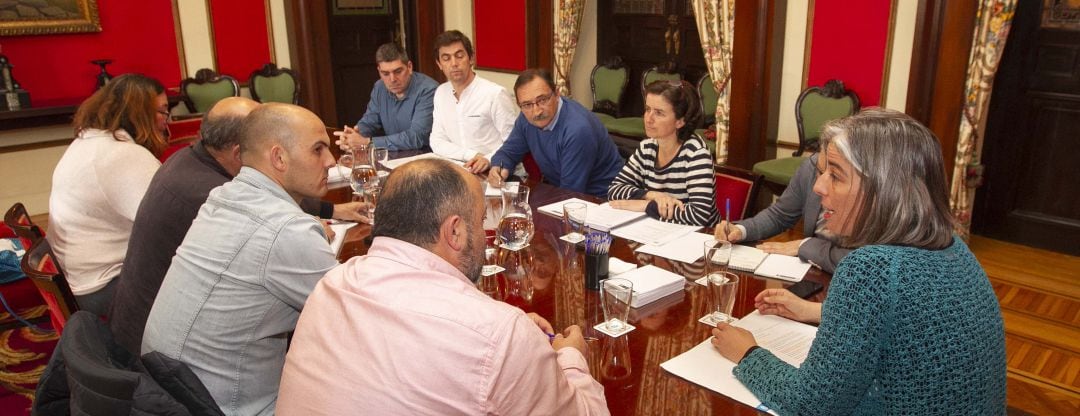 Reunión entre los trabajadores de Albada y María García, concejal de Medio Ambiente