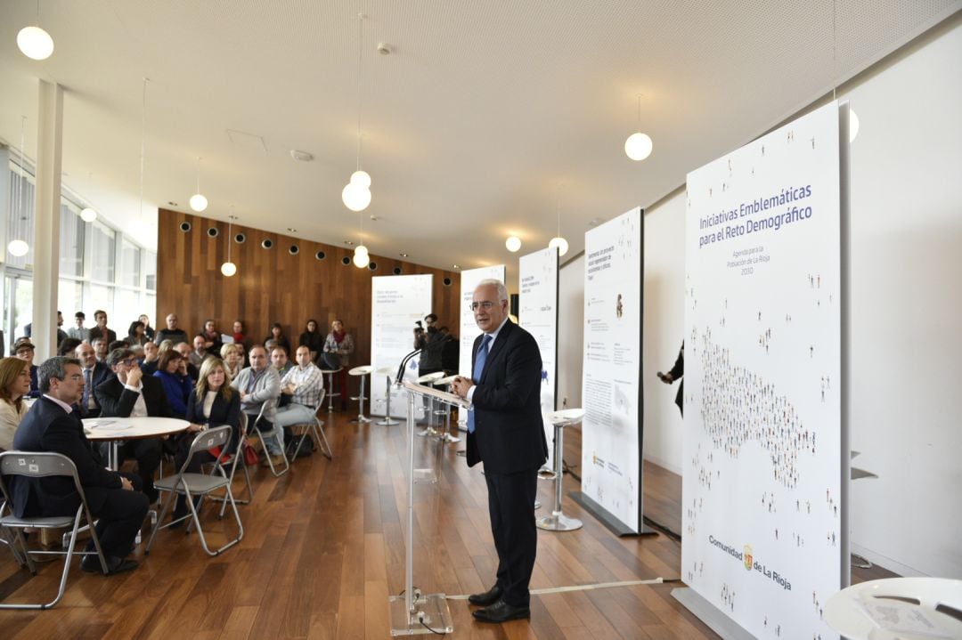 El Presidente Ceniceros durante la presentación de las 15 iniciativas emblemáticas