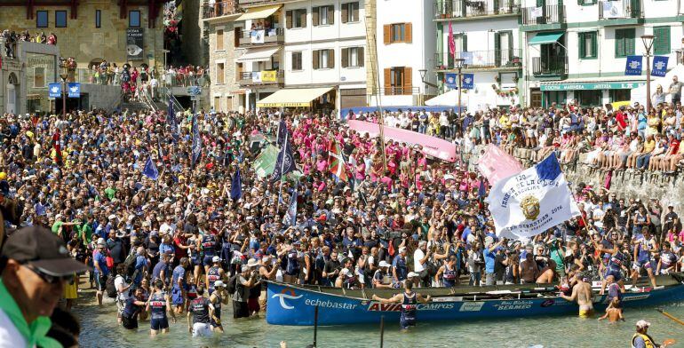 Urdaibai regresa a la rampa con su bandera mientras San Juan celebra también su victoria