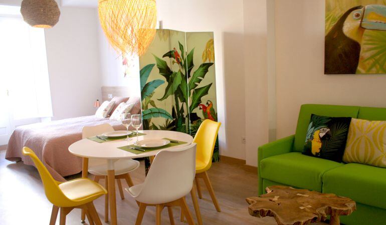 Pla general de la sala d'estar d'un dels pisos turístics de Tarragona.