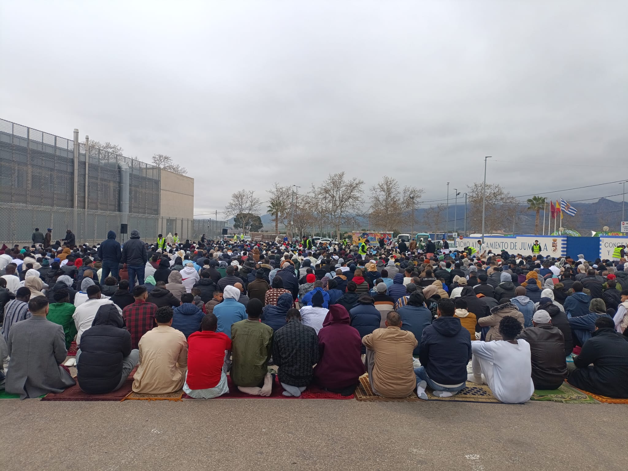 La comunidad musulmana durante el rezo del fin del Ramadán en Jumilla