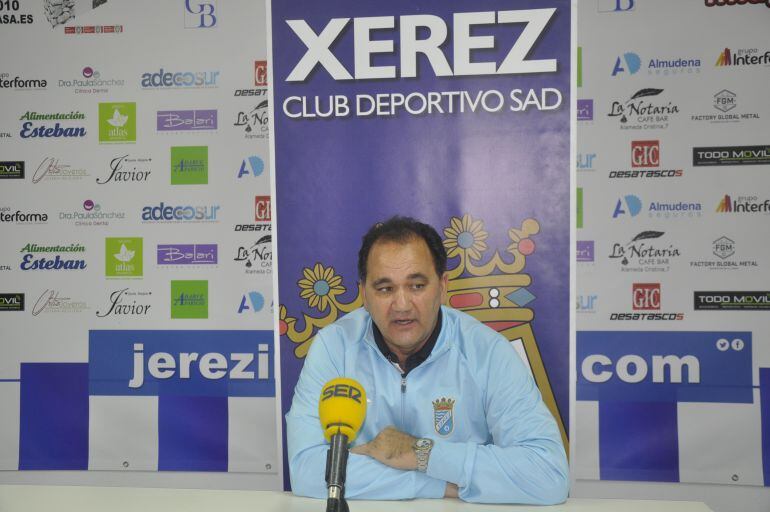 Vicente Vargas, entrenador del Xerez C.D durante la rueda de prensa celebrada en Indoor Jerez 