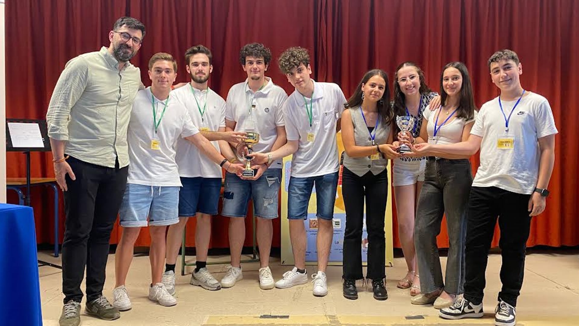 El alcalde de Campilllos junto a los campeones y subcampeones