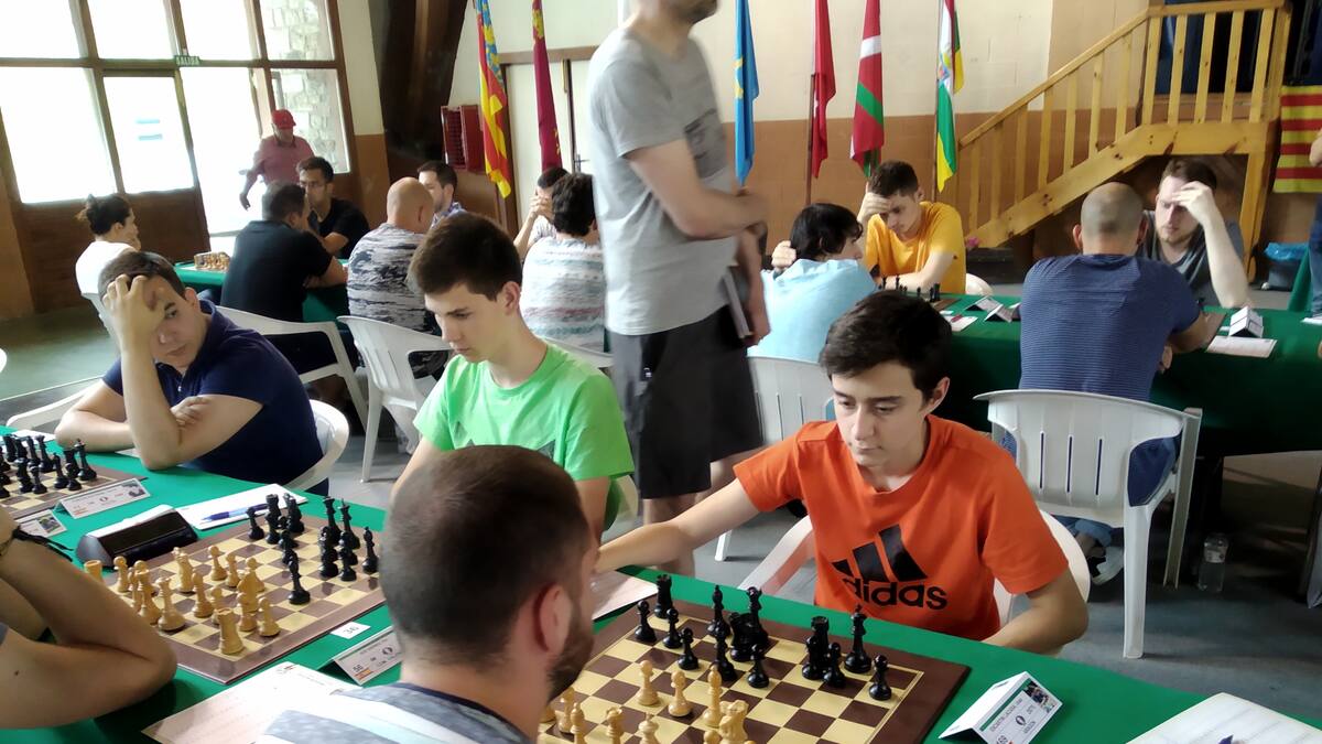 Una maratoniana cuarta ronda del Open pone de manifiesto la igualdad entre colíderes