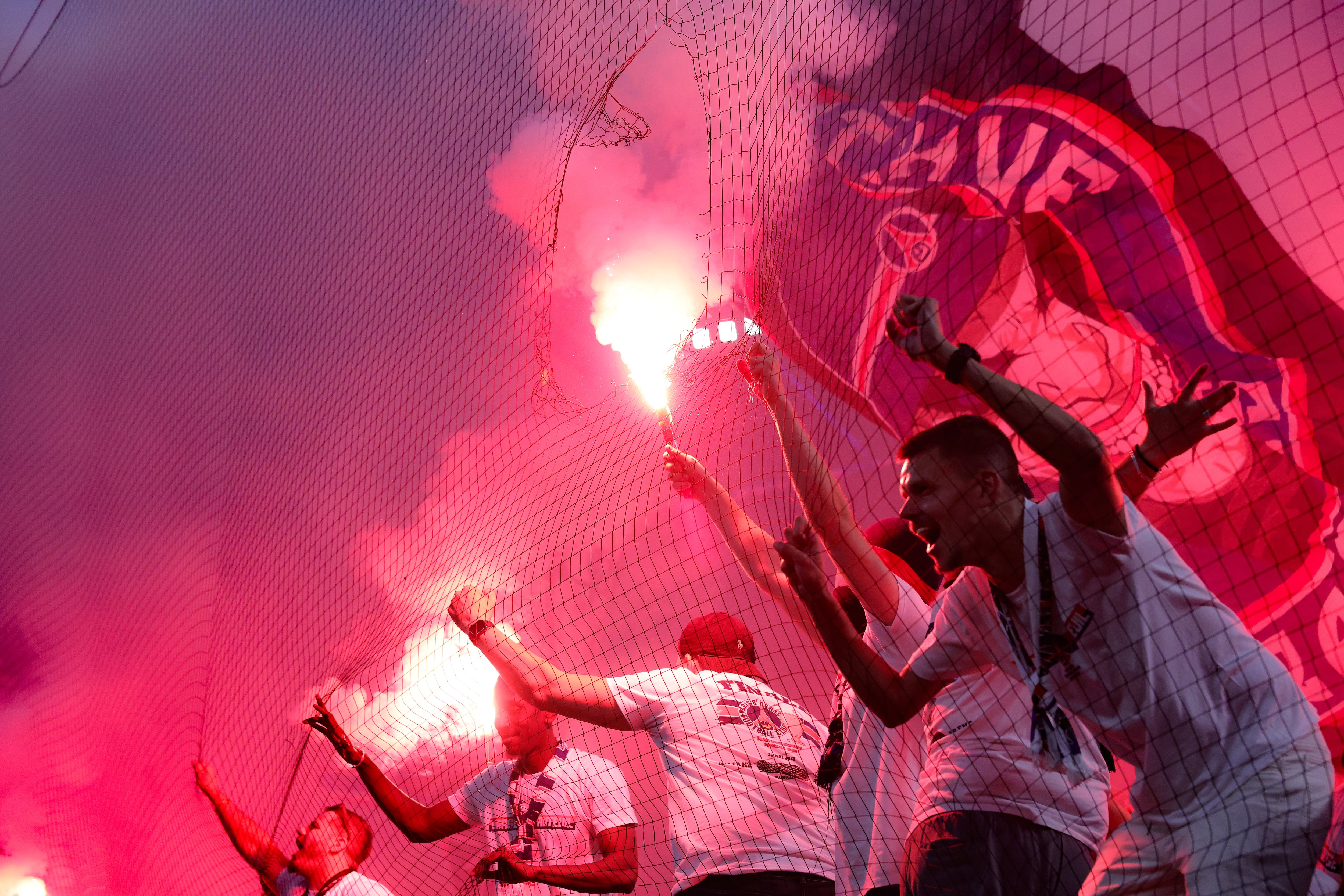 Los ultras del PSG, en la final de la Champions League ante el Inter de Milán