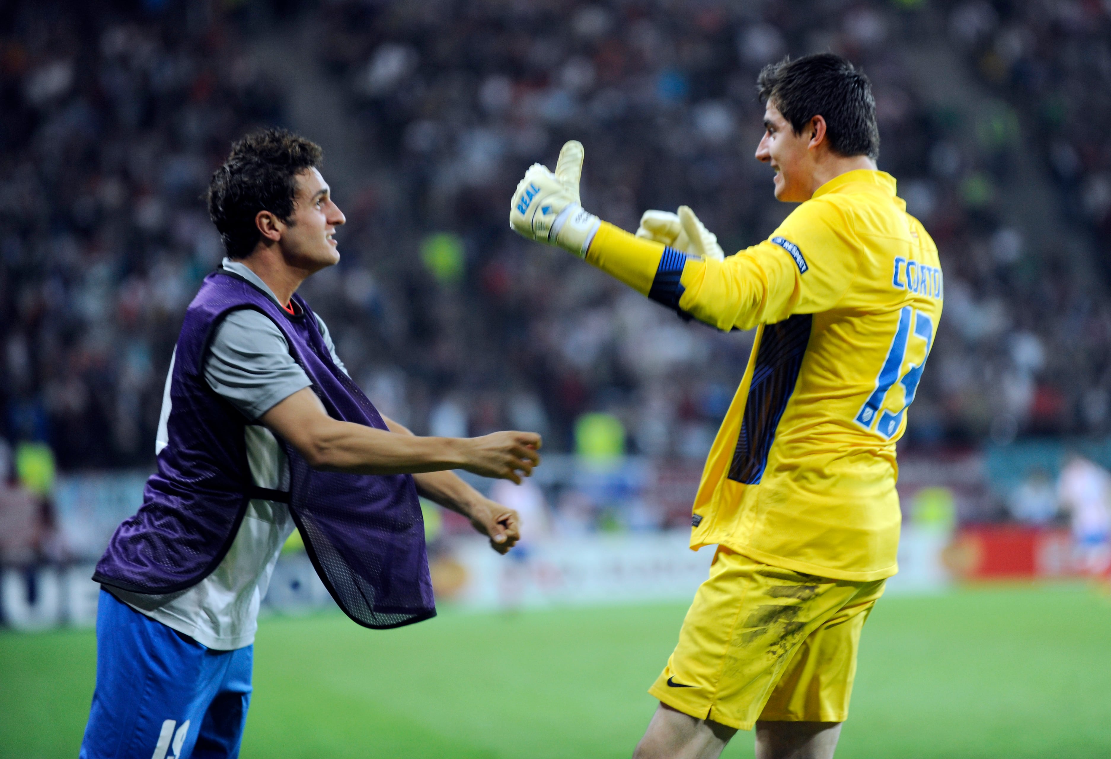 Thibaut Courtois y Koke, durante un partido con el Atlético de Madrid en 2012