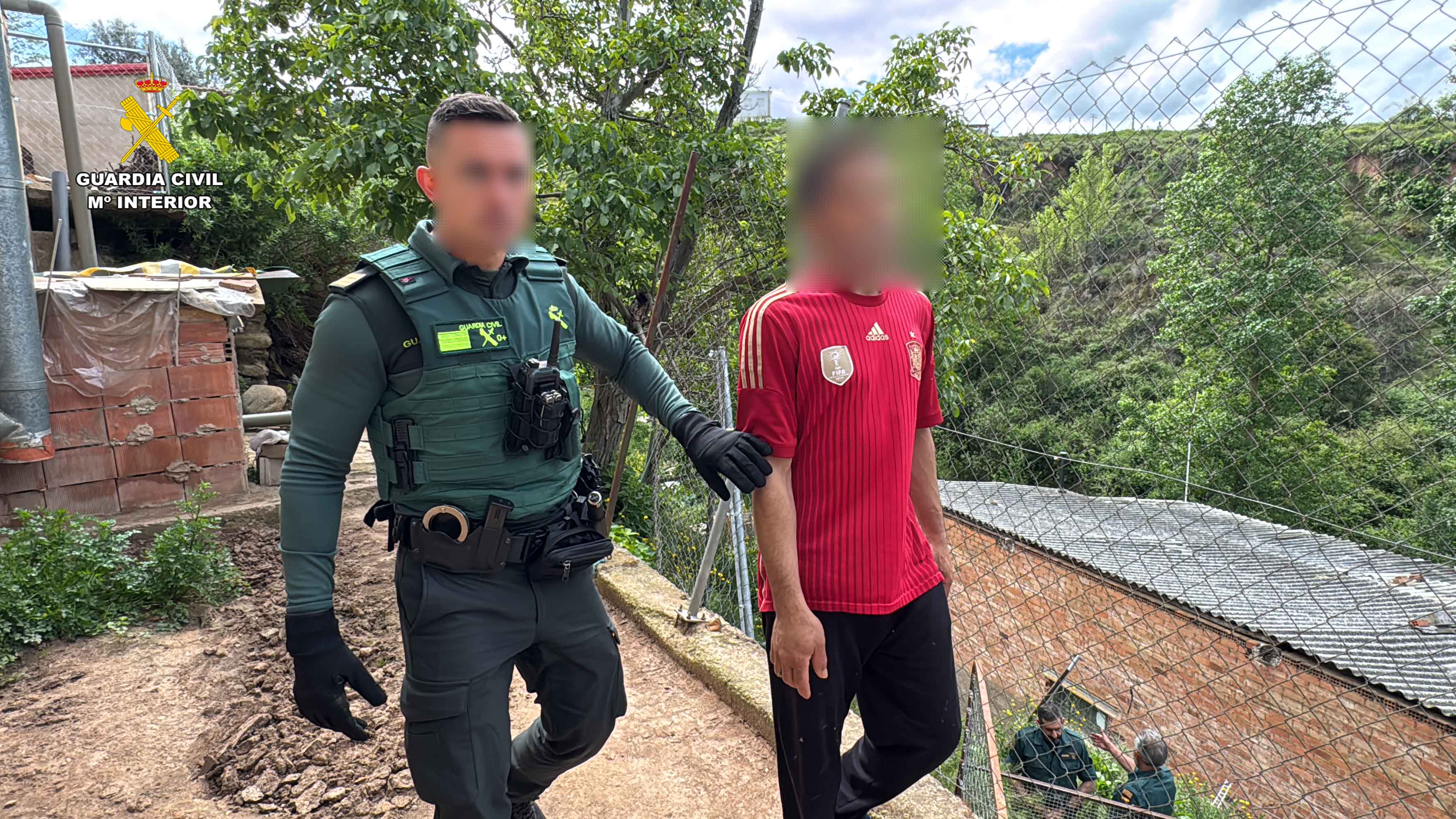 La Guardia Civil detiene a un varón por tres robos con fuerza y rescata a dieciocho animales maltratados en Albelda de Iregua