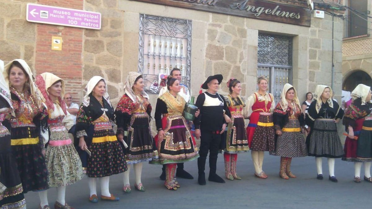 Homenaje al traje de Lagartera