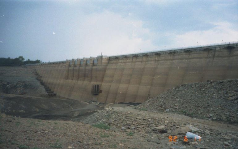 Aspecto que presentaba el pantano de Aracena durante la sequía que sufrimos a mitad de los &#039;90